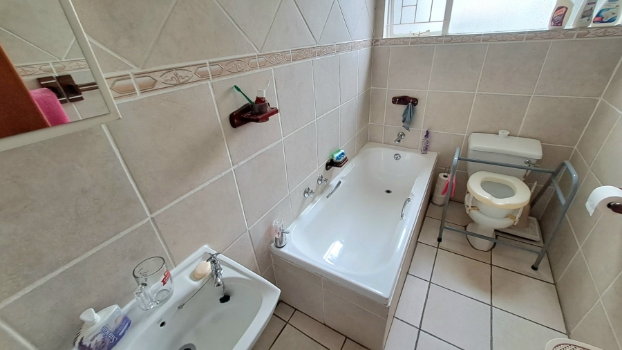 3 Bedroom Property for Sale in Langenhovenpark Free State